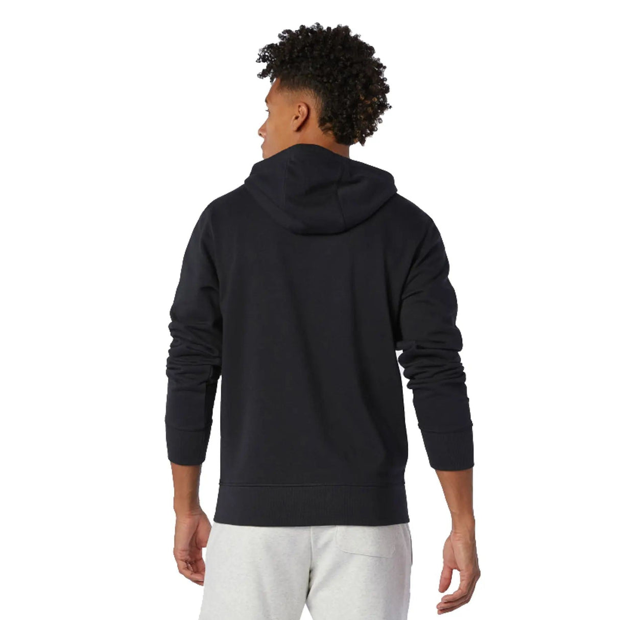 SUDADERA NEW BALANCE CON CAPUCHA ESSENTIALS STACKED NEGRO