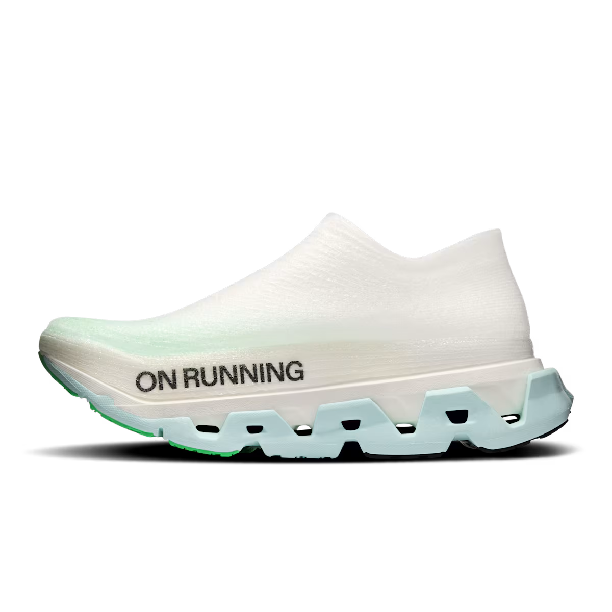 ON RUNNING LIGHTSPRAY CLOUDMONSTER 3 HYPER