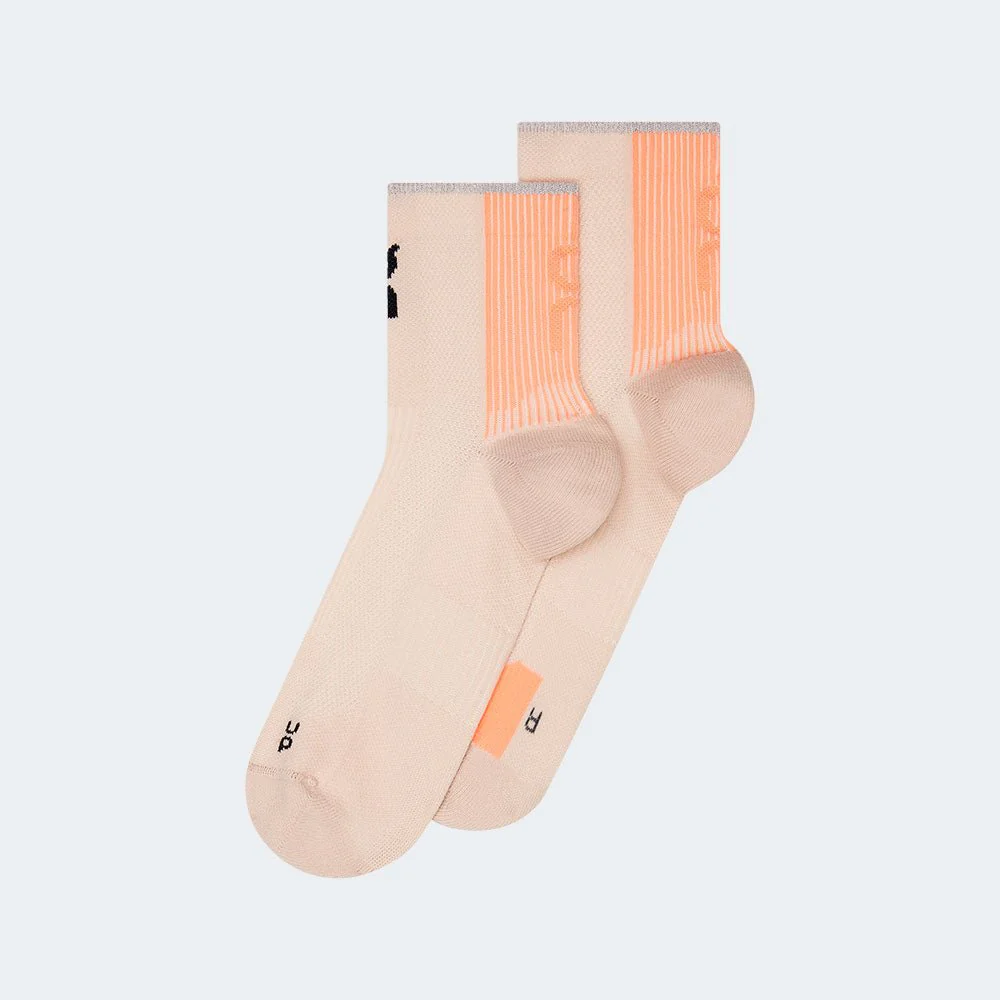 ON RUNNING PERFORMANCE RUN SOCK MID PEARL