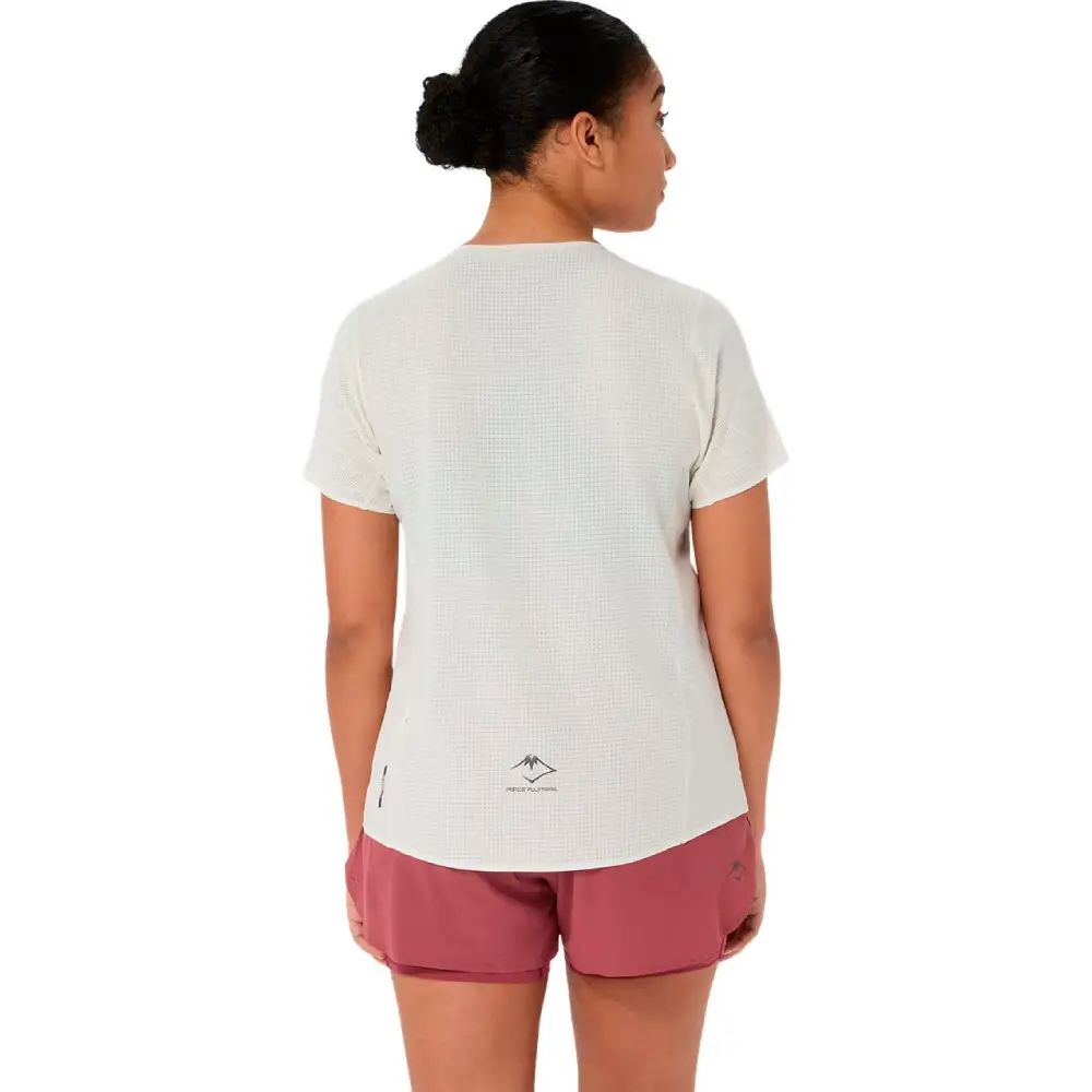 ASICS FUJITRAIL ELITE GRAPHIC SS TOP CREAM MUJER