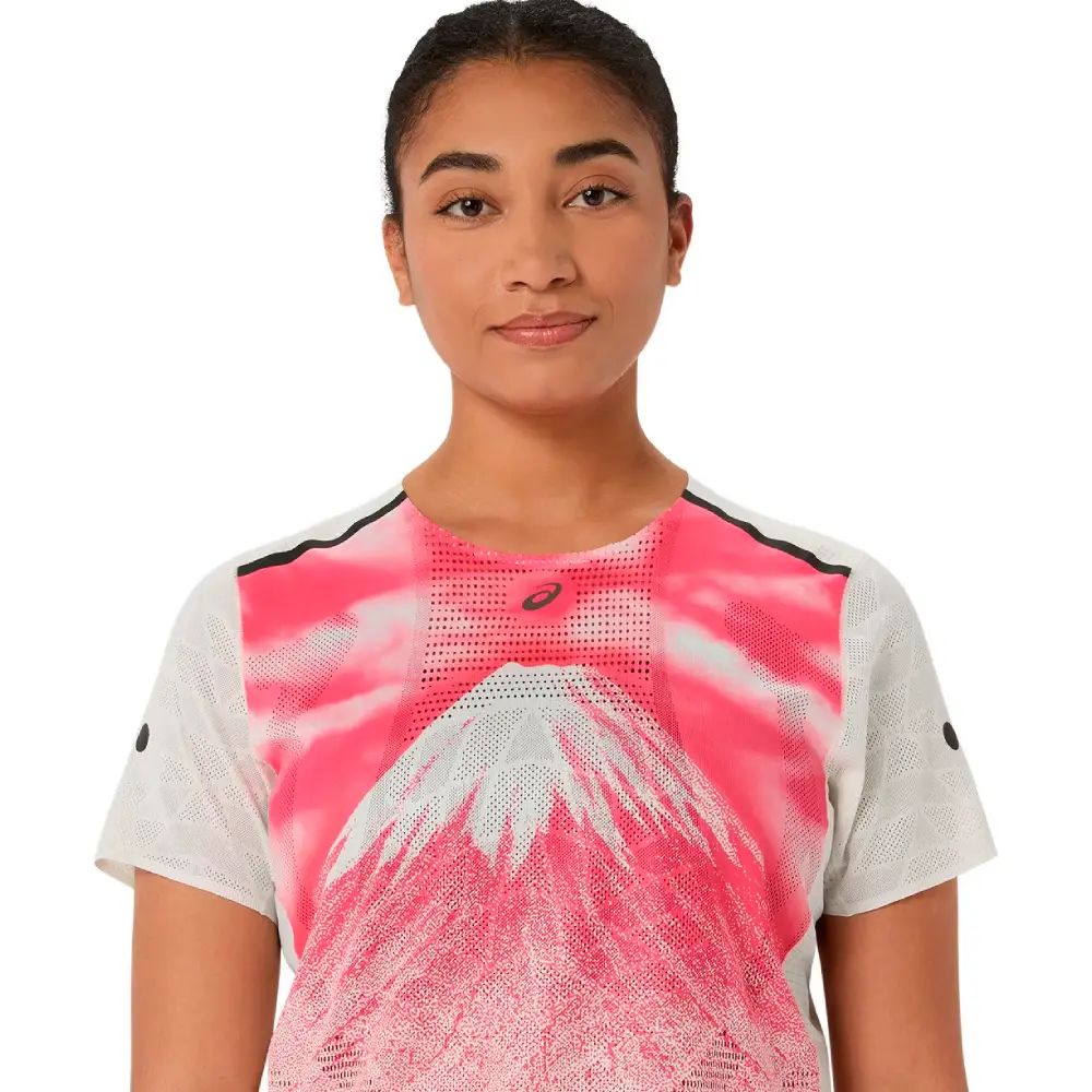 ASICS FUJITRAIL ELITE GRAPHIC SS TOP CREAM MUJER