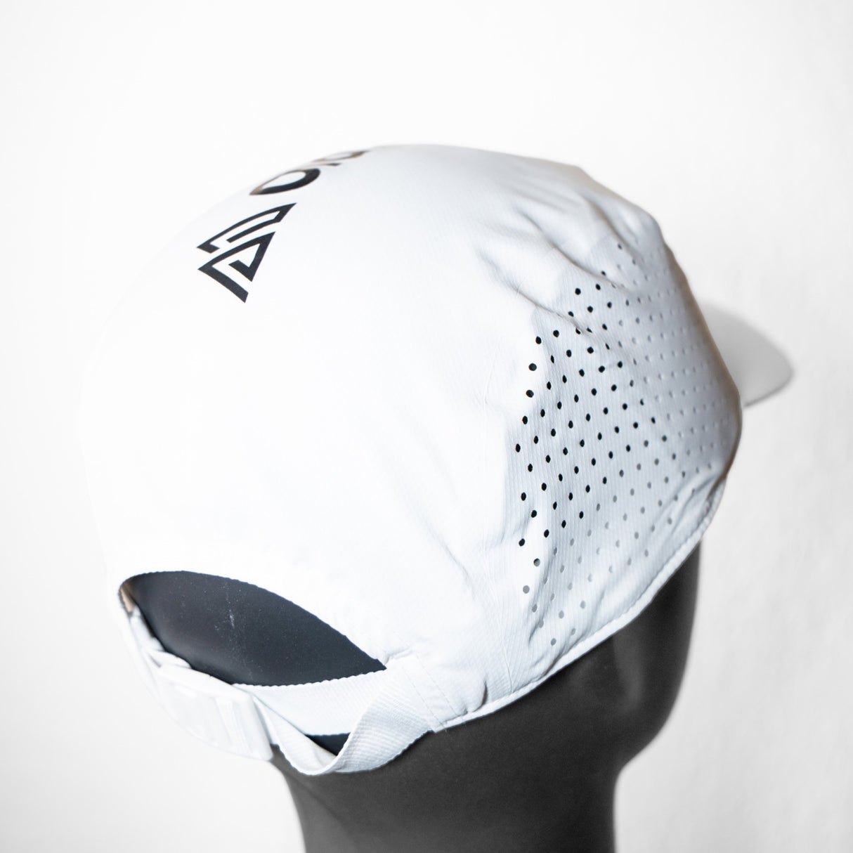 ON RUNNING LIGHTWEIGHT CAP OLD PEAK