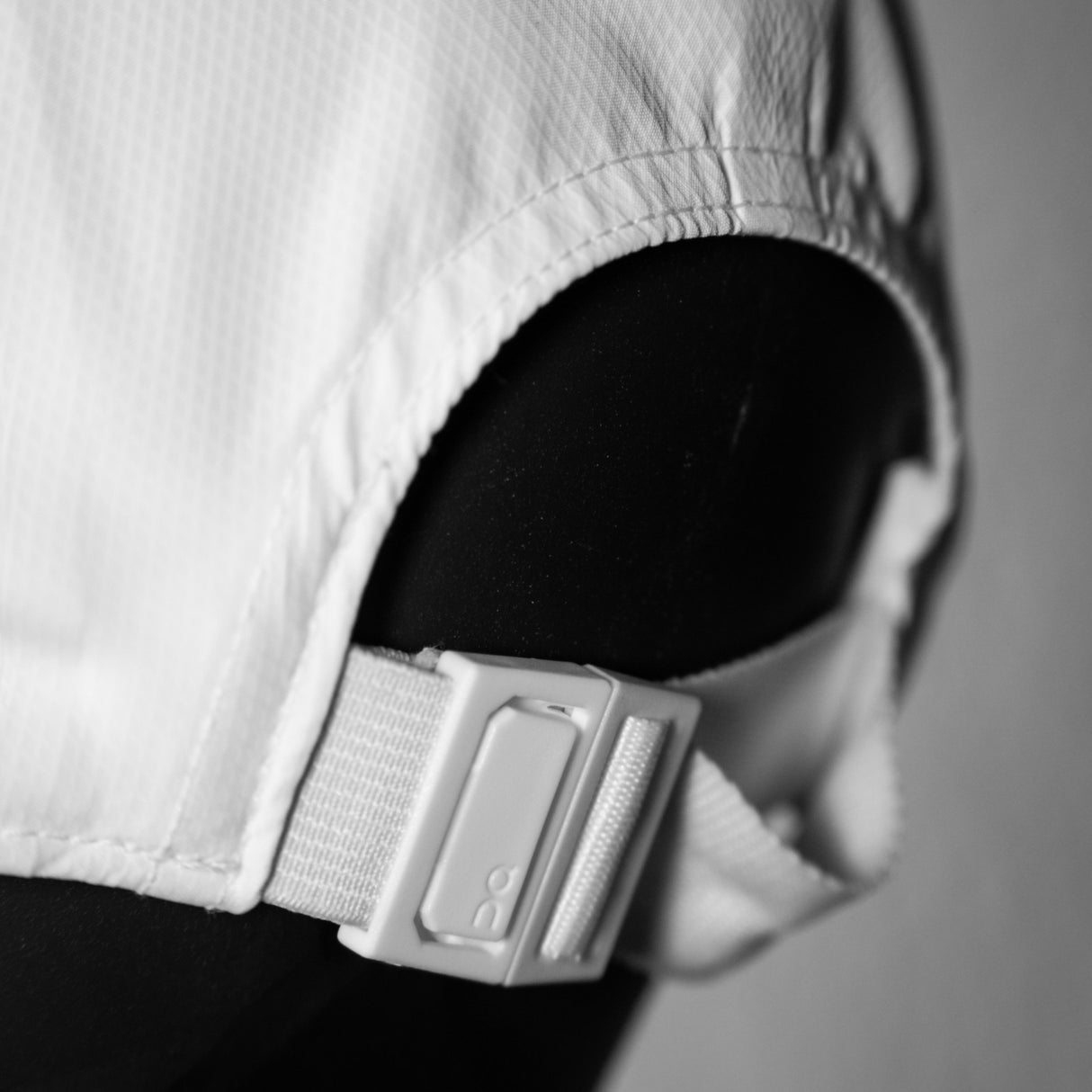 ON RUNNING LIGHTWEIGHT CAP OLD PEAK