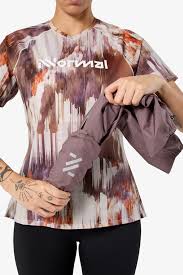 NNORMAL TRAIL RAIN JACKET 02 PURPLE MUJER